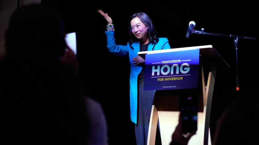 La candidata demócrata a gobernadora Francesca Hong durante una fiesta electoral por las elecciones primarias, el martes 11 de agosto de 2026 en Madison, Wisconsin.