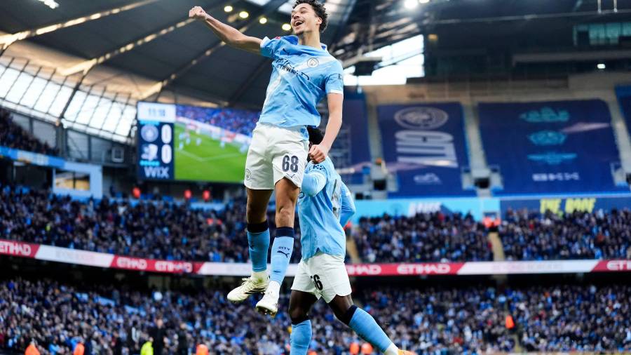 El Manchester City fue la gran figura de la jornada sabatina en la FA Cup tras golear 10-1 al Exeter City y avanzar sin complicaciones a la siguiente ronda.