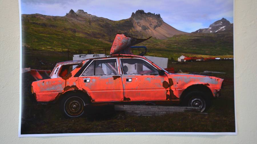 Alfredo Esparza fotografía la decadencia y resistencia rural de Islandia, tan parecida a la de Coahuila