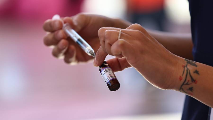 La Secretaría de Salud activó cercos sanitarios y brigadas de vacunación en colonias donde se detectan casos sospechosos de sarampión.