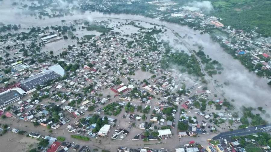 Estudiantes convocan a marcha por la desaparición de 192 compañeros, tras lluvias en Veracruz