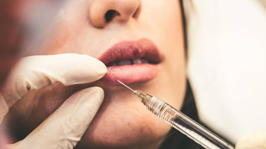 Mujeres de Múzquiz denunciaron molestias persistentes después de someterse a procedimientos estéticos en los labios en Saltillo.