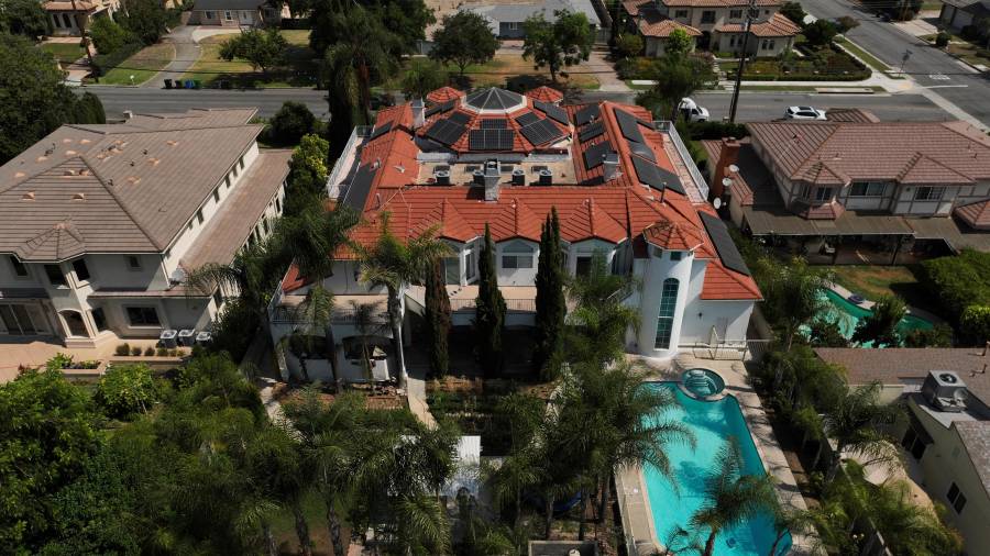 Vista aérea de la casa de Silvia Zhang y Guojun Xuan en Arcadia, California, el 16 de julio del 2025.