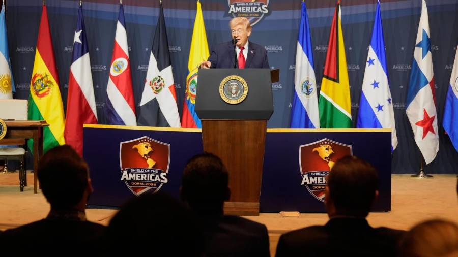 El presidente Donald Trump pronuncia un discurso en la Cumbre Escudo de las Américas, el sábado 7 de marzo de 2026, en el Trump National Doral Miami en Doral, Florida.