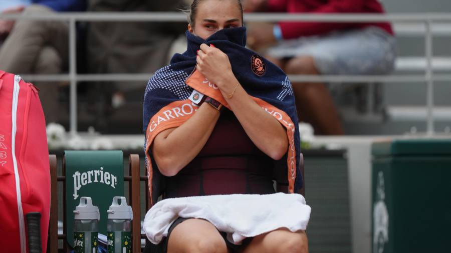 Aryna Sabalenka quedó eliminada de Roland Garros tras caer ante Diana Shnaider en Cuartos de Final.