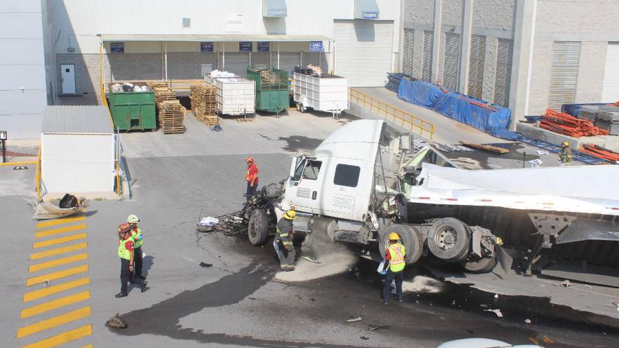 El accidente dio como resultado la evacuación de cientos de trabajadores.