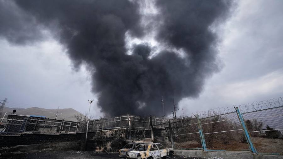 El impacto de la guerra y la crisis económica se hace visible en las calles de Irán, la reciente caída del rial a mínimos históricos ocurre en un clima de tensión interna y un frágil alto el fuego con potencias extranjeras.
