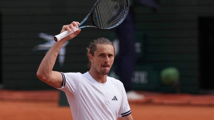 Alexander Zverev avanzó con autoridad a los Cuartos de Final de Roland Garros 2026, mientras Iga Swiatek quedó fuera tras caer ante Marta Kostyuk en París.