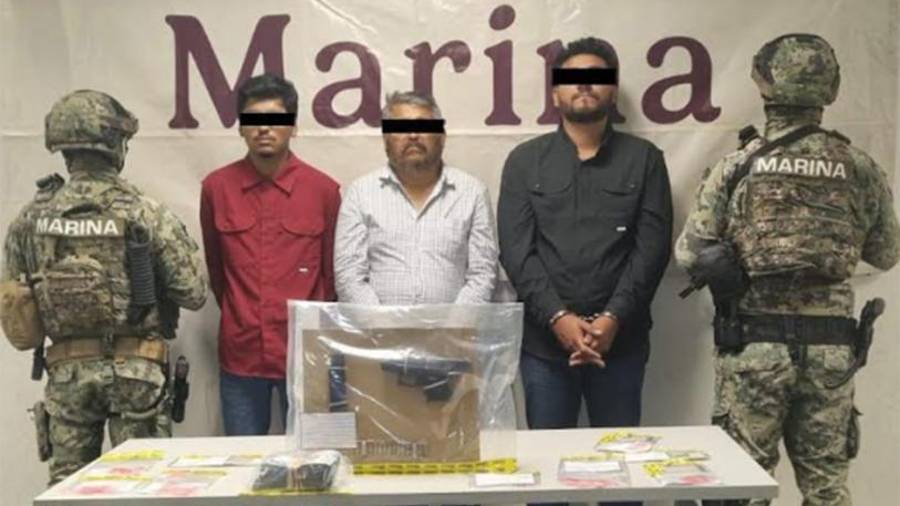 La Fiscalía estatal y la Semar indicaron que las personas detenidas, así como los indicios y bienes asegurados, fueron puestos a disposición de la autoridad.