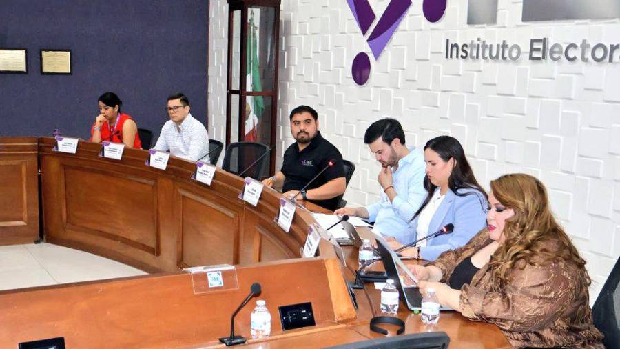 El árbitro electoral sesionó este jueves para revisar las candidaturas propuestas por los partidos.