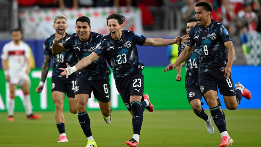 Galarza abrió el marcador en los primeros instantes del partido; Almirón fue expulsado al 48’ tras revisión del VAR por cubrirse la boca en una confrontación.