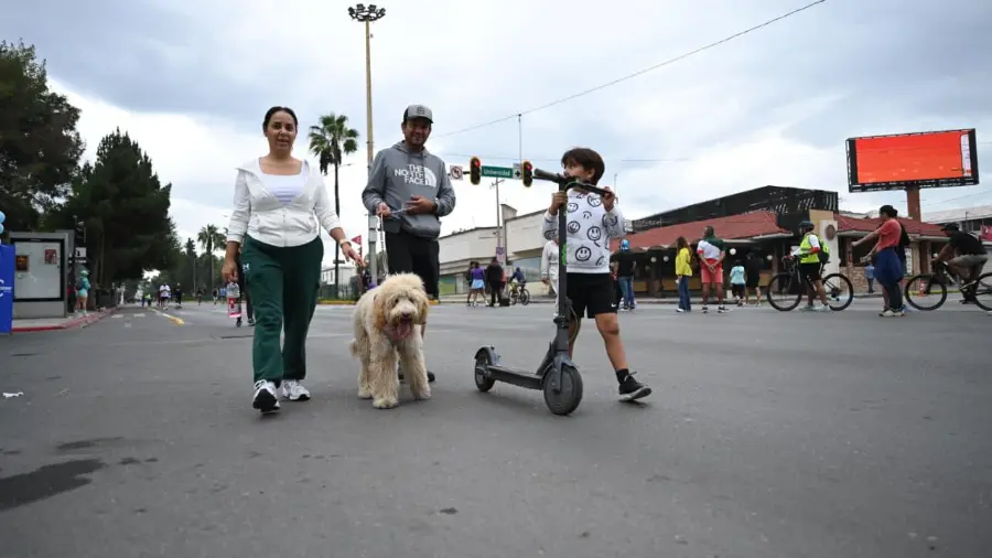 Familias saltillenses acudieron este domingo a la Ruta Recreativa para caminar, ejercitarse y disfrutar de actividades al aire libre.