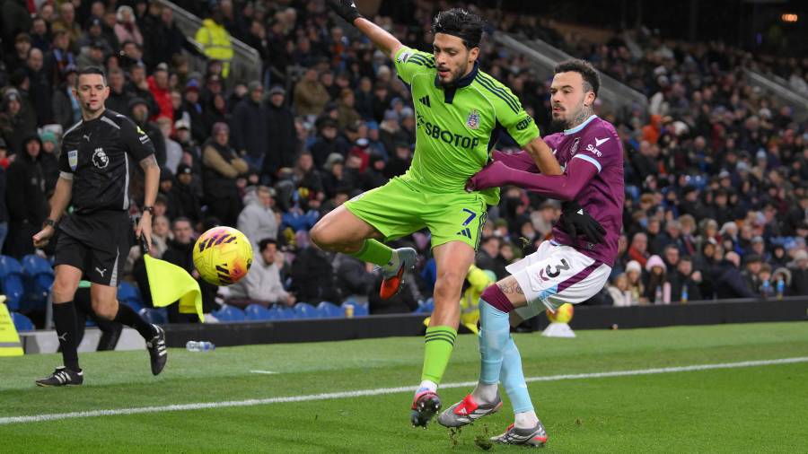 Raúl Jiménez disputó 78 minutos en la victoria del Fulham frente al Burnley en la Premier League.