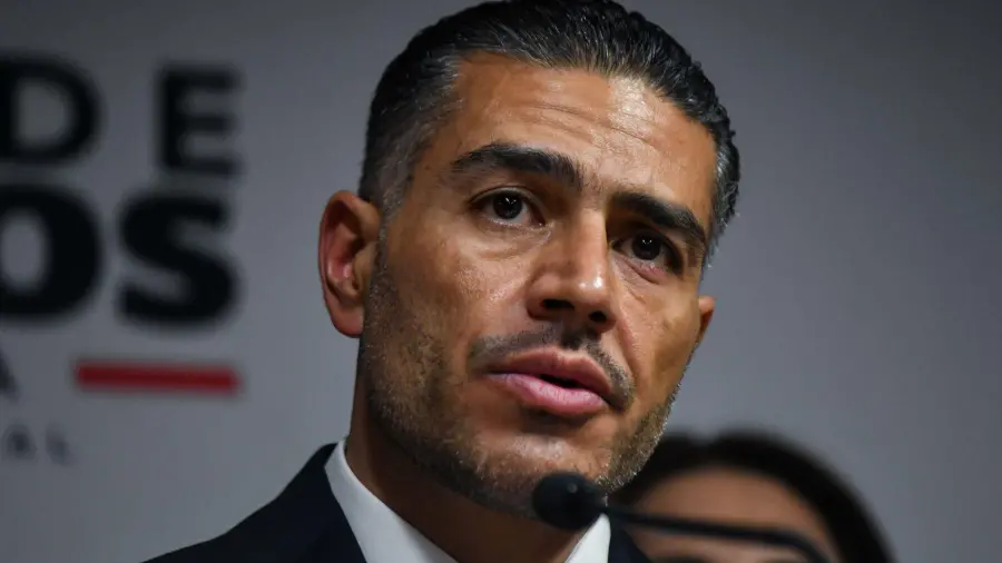 El senador y coordinador del grupo parlamentario PVEM en el Senado, Manuel Velasco, destapó al titular de SSPC, Omar García Harfuch, como candidato de la Cuarta Transformación a la elección presidencial de 2030.