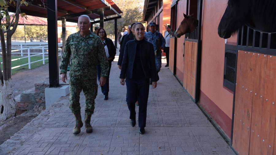 La Presidenta compartió imágenes del recorrido y señaló que la visita tuvo como objetivo reconocer el papel del Ejército Mexicano en labores de seguridad pública.