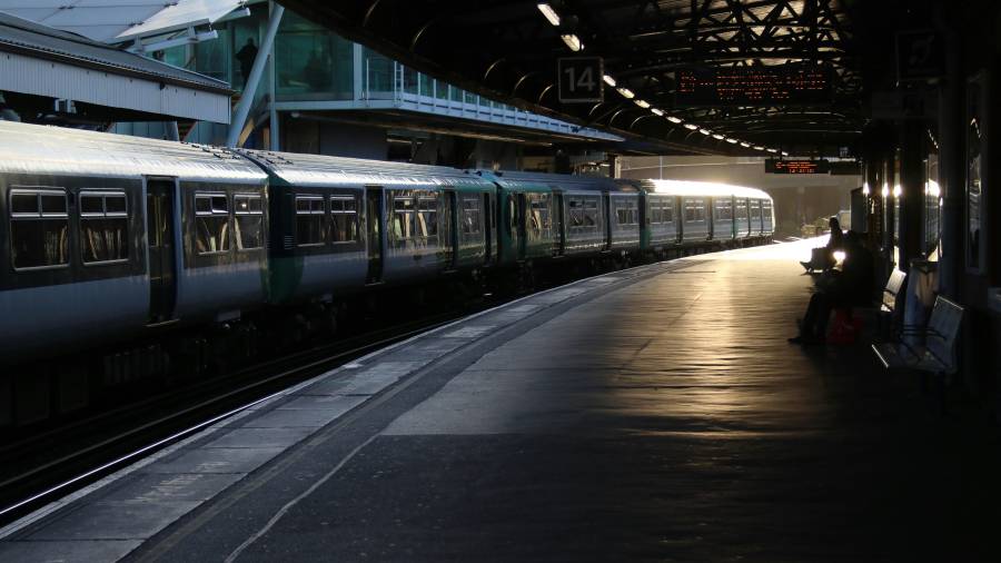 La Agencia de Trenes y Transporte Público Integrado argumentó que se requiere más tiempo para revisar las propuestas.