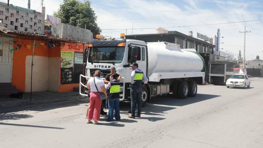 El Ayuntamiento de Saltillo mantiene el reparto de agua mientras continúan las afectaciones en el suministro potable.