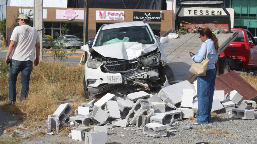 El vehículo registró severos daños al momento del accidente.