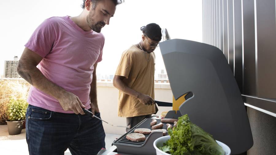 La carne asada continúa siendo uno de los elementos centrales de las reuniones mundialistas entre familias y grupos de amigos en Saltillo.