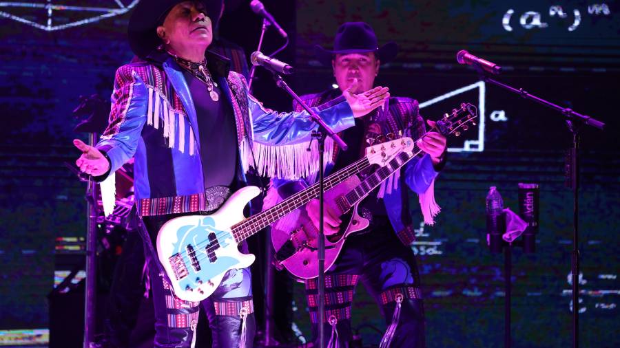 La agrupación esperaba presentarse ante los miles de sus fans saltillenses.