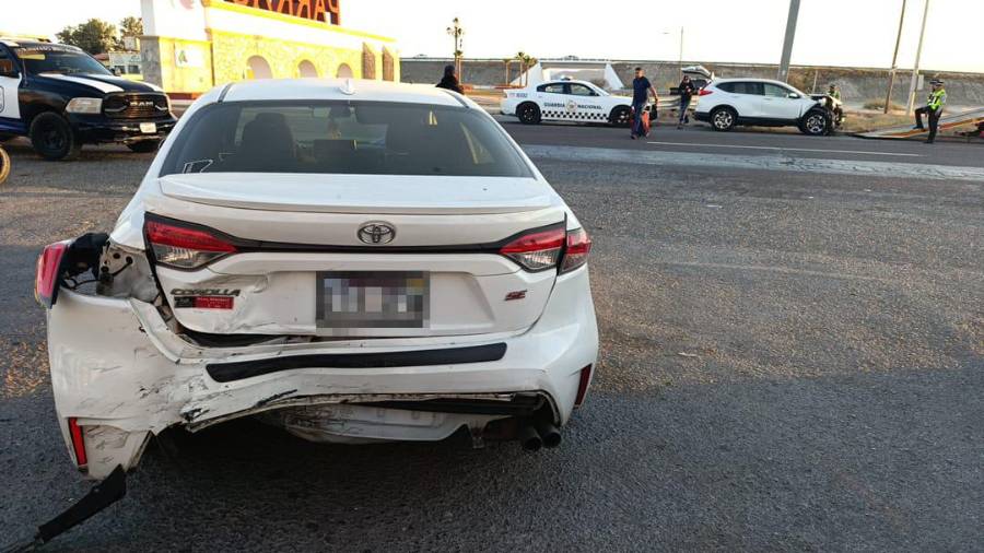 El choque por alcance dejó a varias personas con golpes leves sobre la carretera Parras–Paila.