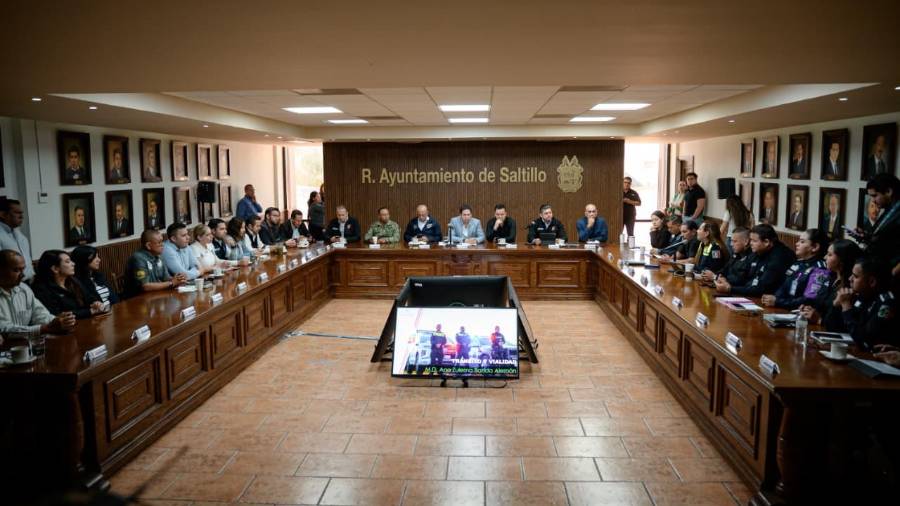 Autoridades municipales, estatales y federales participaron en la reunión de la mesa de seguridad para evaluar estrategias y reforzar acciones preventivas en Saltillo.