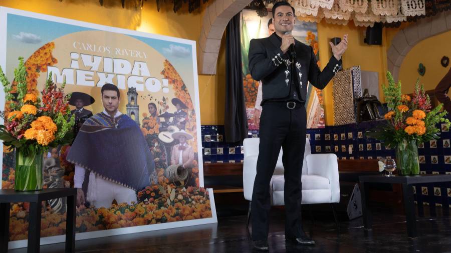 Talento. El intérprete de ‘Viva México’ aseguró que su nuevo álbum busca mostrar la parte más luminosa y cultural del país.