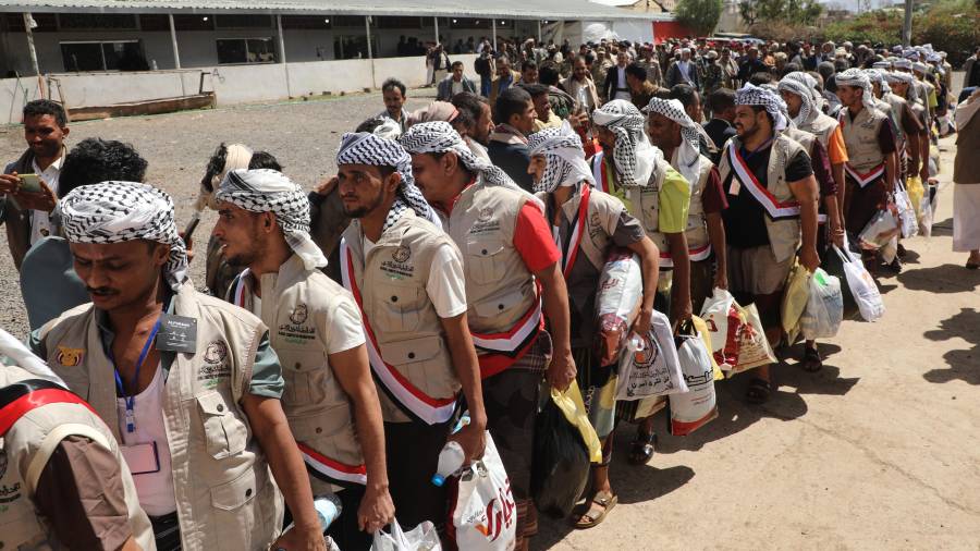 ‘Salimos con la ropa que llevábamos puesta’: los yemeníes huyen de los nuevos combates