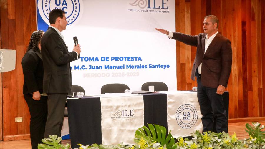 El rector Octavio Pimentel Martínez tomó protesta a Juan Manuel Morales Santoyo como primer director del Instituto de Lenguas Extranjeras de la Unidad Sureste.