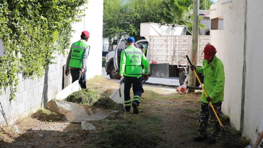 Las cuadrillas realizaron deshierbe, retiro de maleza, limpieza y recolección de desechos acumulados.