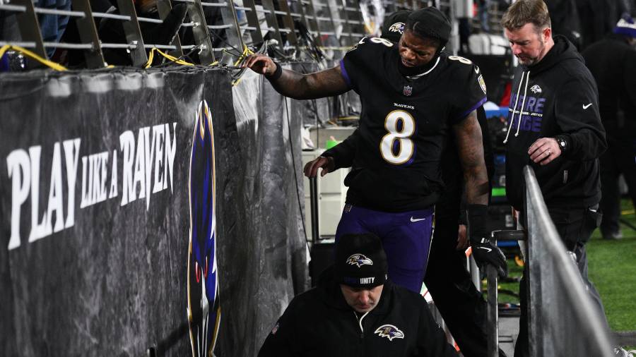 Lamar Jackson tuvo que abandonar el partido en el segundo cuarto por una lesión en la espalda, una baja que condicionó el cierre del juego para los Ravens de Baltimore.