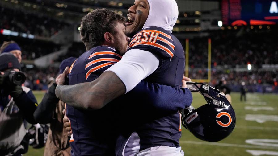 Caleb Williams lanzó el pase del triunfo a DJ Moore en Tiempo Extra, dando a los Bears de Chicago una victoria clave rumbo al título del Norte de la NFC.