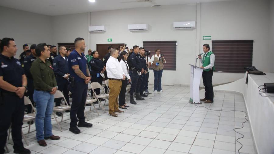 José Fernando Menchaca Reyna encabezó la plática dirigida a servidores públicos de San Juan de Sabinas. La capacitación abordó la atención que deben recibir personas pertenecientes a grupos vulnerables.