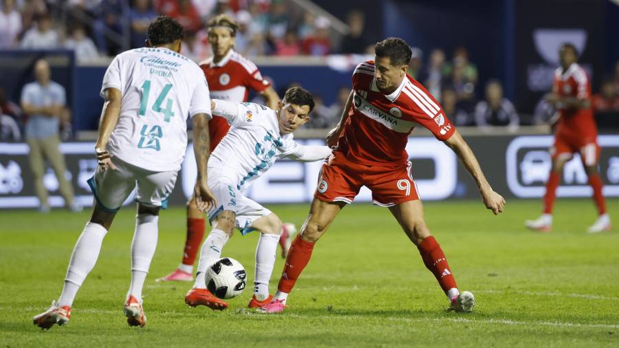 Robert Lewandowski participó en la remontada del Chicago Fire y marcó el tercer gol en el tiempo agregado.