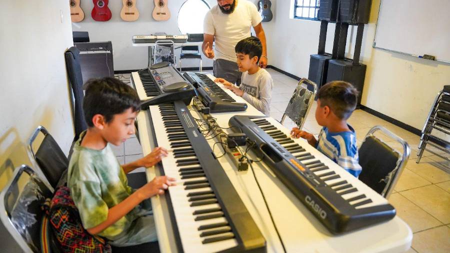 Actualmente se imparten 28 talleres permanentes de formación artística y cultural.