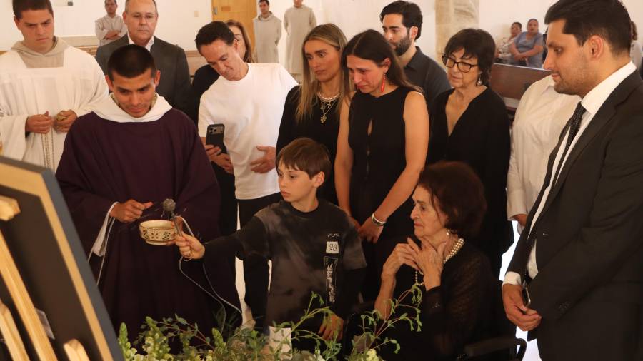 Momento. La Capilla del Ranchito del Rey y María Madre fue el escenario de la emotiva despedida en honor al creativo saltillense.