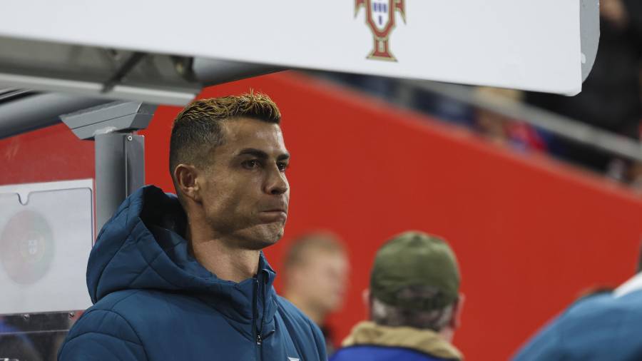 Cristiano Ronaldo abandonó la concentración de Portugal en Copenhague en medio de la tensión generada por su suplencia y su relación con Jorge Jesus.