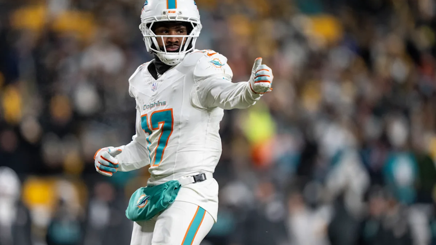 Jayden Waddle llega como la primera adquisición de los Denver Broncos en esta etapa de la agencia libre.