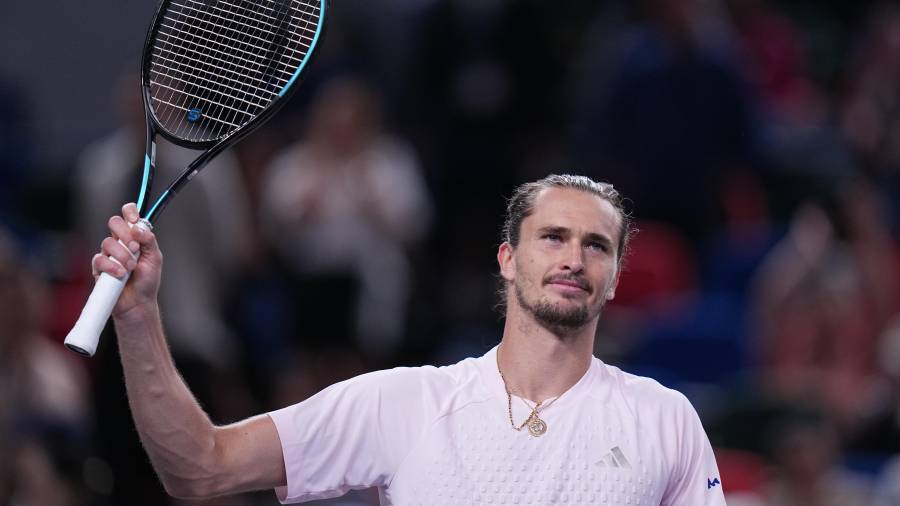 Alexander Zverev aprovechó su poderoso servicio para superar a Alex de Miñaur y regresar a las Semifinales del Masters 1000 de Shanghái.