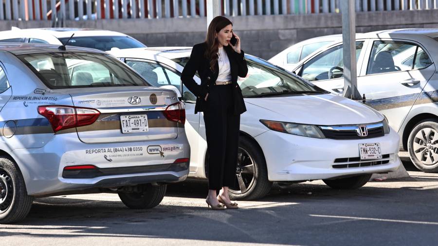 Tania Flores acudió ayer a los juzgados de Saltillo para enfrentar la audiencia inicial, la cual se prolongó por más de 12 horas antes de que se determinara su vinculación a proceso.