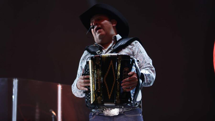 Fiesta. Los asistentes disfrutaron de una noche de música norteña, baile y recuerdos al ritmo de los éxitos de Grupo Pesado.