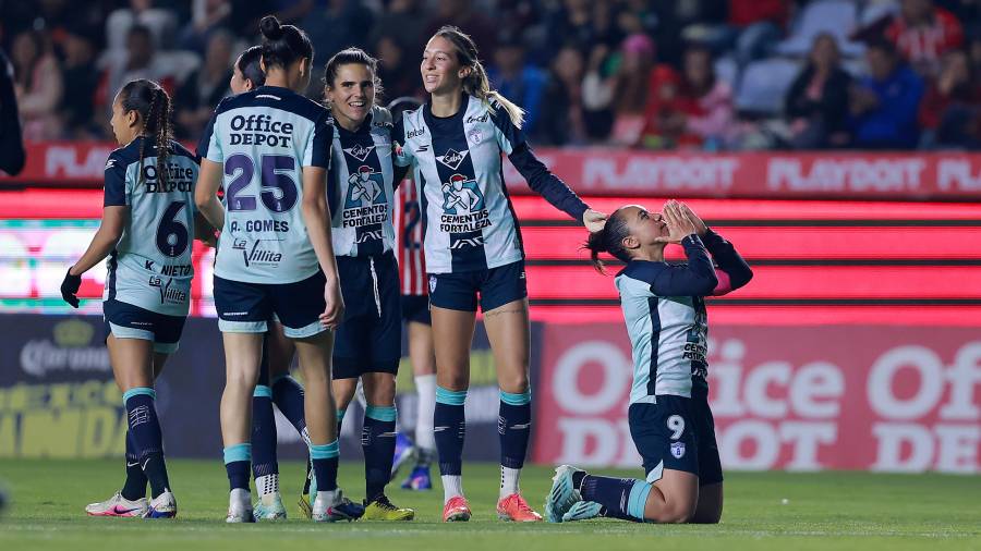 Pachuca remontó la serie ante Chivas para mantenerse en la pelea por el título.