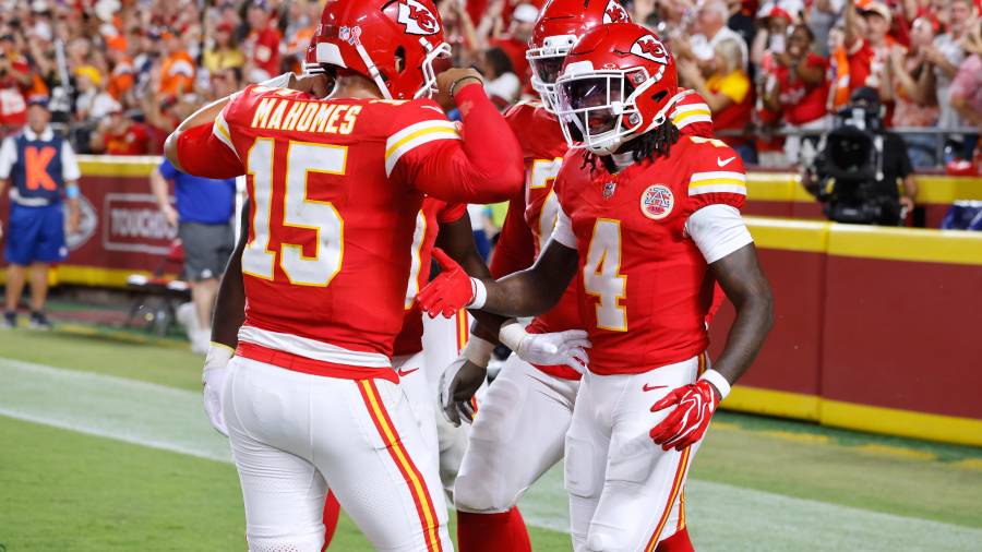 La defensiva de los Chiefs de Kansas City presionó constantemente a Bo Nix y limitó a la ofensiva de los Broncos a 10 puntos.