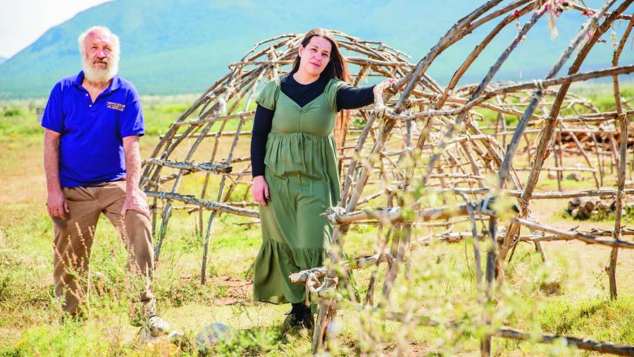 Francisco Garza ‘Don Capri’ y Jenizareth Garza en el rancho Viento Solar. Foto: