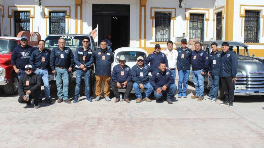 Vehículos restaurados y personalizados ocuparán la plaza principal durante la exhibición.