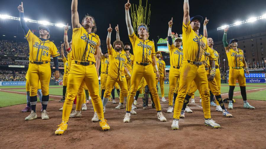 Los Savannah Bananas han convertido el Banana Ball en un fenómeno deportivo que mezcla beisbol, música, comedia, reglas propias y espectáculos en estadios de Estados Unidos.