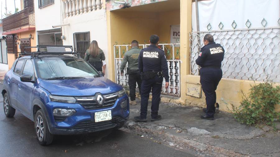Autoridades municipales llegaron al domicilio al recibir el reporte.