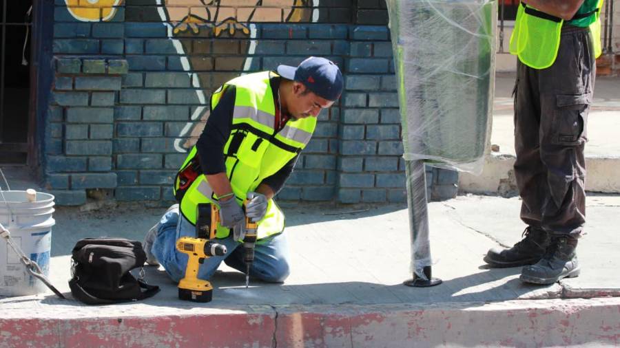 Inicia Municipio instalación de botes de basura en plazas y vialidades