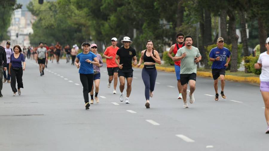 La Ruta Recreativa reúne a personas que caminan, corren, andan en bicicleta, patines y patineta.