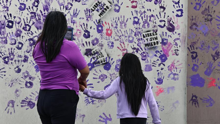 La movilización destacó por la participación de madres acompañadas de sus hijas e hijos, muchos de los cuales asistieron por primera vez.